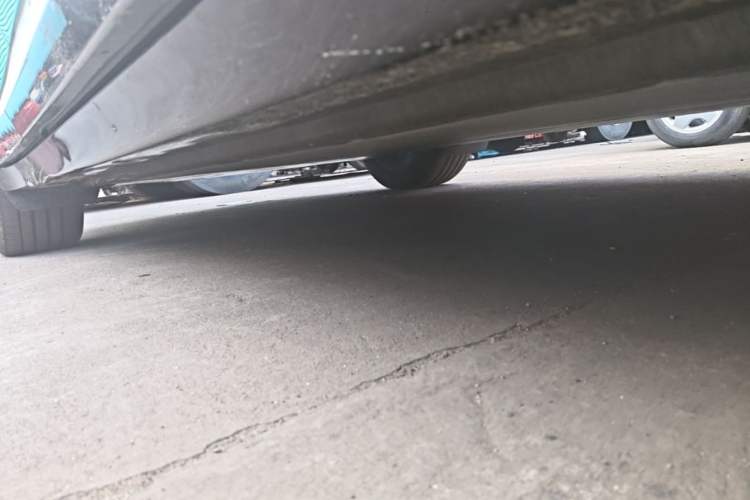 Used Xiaomi Auto YU7 2025 Ultra-Long Range Rear-Wheel Drive Version Right Side Sill