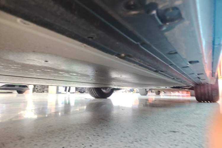 Used Xiaomi Auto YU7 2025 Ultra-Long Range All-Wheel Drive Pro Version Right Side Sill