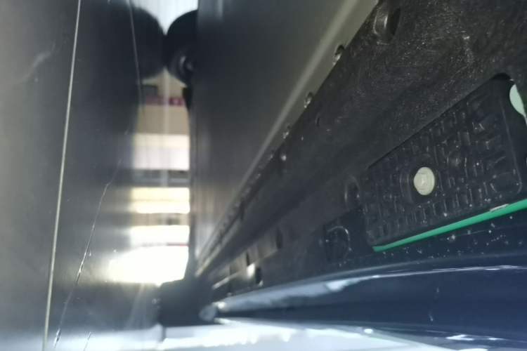 Used Xiaomi Auto YU7 2025 Ultra-Long Range High-Performance All-Wheel-Drive Max Edition Right Side Sill