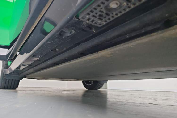 Used Xiaomi Auto YU7 2025 Ultra-Long Range Rear-Wheel Drive Version Right Side Sill
