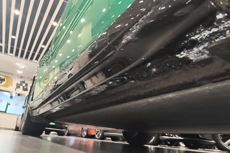 Used Xiaomi Auto YU7 2025 Ultra-Long Range Rear-Wheel Drive Version Right Side Sill