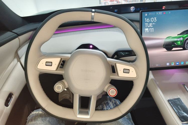 Used Xiaomi Auto YU7 2025 Ultra-Long Range Rear-Wheel Drive Version Steering Wheel