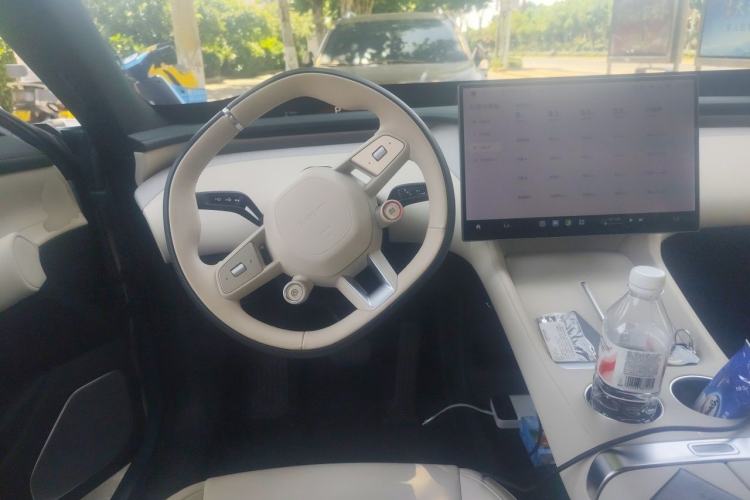 Used Xiaomi Auto YU7 2025 Ultra-Long Range Rear-Wheel Drive Version Steering Wheel