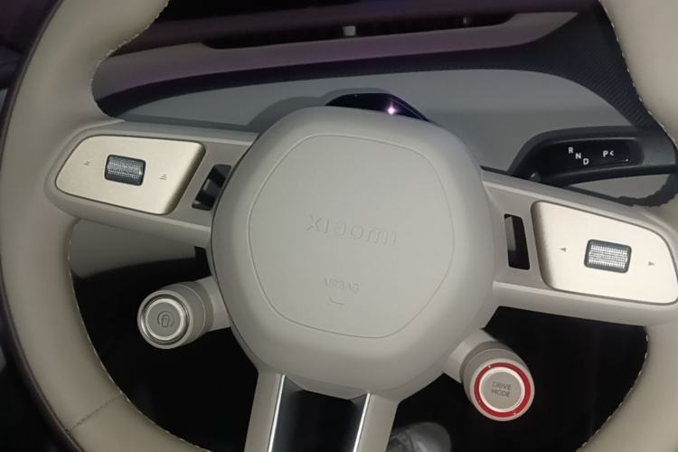 Used Xiaomi Auto YU7 2025 Ultra-Long Range High-Performance All-Wheel-Drive Max Edition Steering Wheel