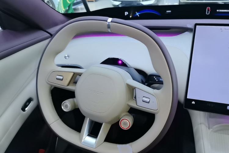 Used Xiaomi Auto YU7 2025 Ultra-Long Range High-Performance All-Wheel-Drive Max Edition Steering Wheel