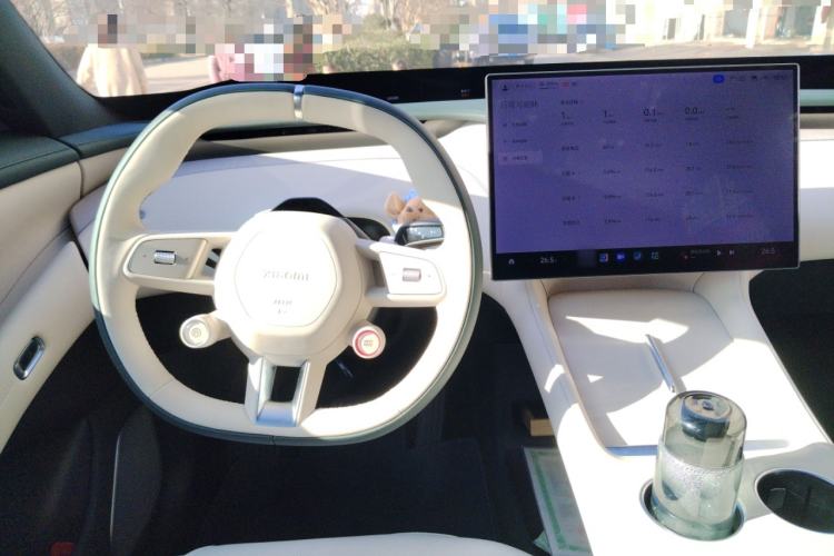 Used Xiaomi Auto YU7 2025 Ultra-Long Range Rear-Wheel Drive Version Steering Wheel
