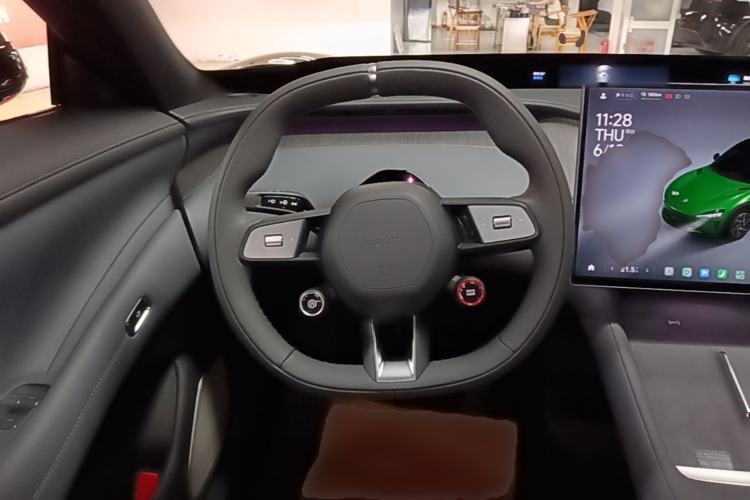 Used Xiaomi Auto YU7 2025 Ultra-Long Range Rear-Wheel Drive Version Steering Wheel