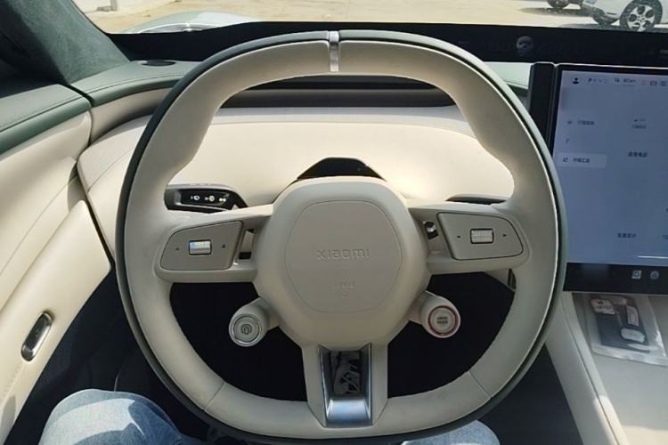 Used Xiaomi Auto YU7 2025 Ultra-Long Range Rear-Wheel Drive Version Steering Wheel