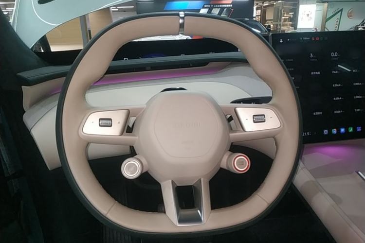Used Xiaomi Auto YU7 2025 Ultra-Long Range High-Performance All-Wheel-Drive Max Edition Steering Wheel