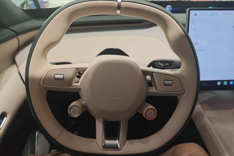 Used Xiaomi Auto YU7 2025 Ultra-Long Range High-Performance All-Wheel-Drive Max Edition Steering Wheel
