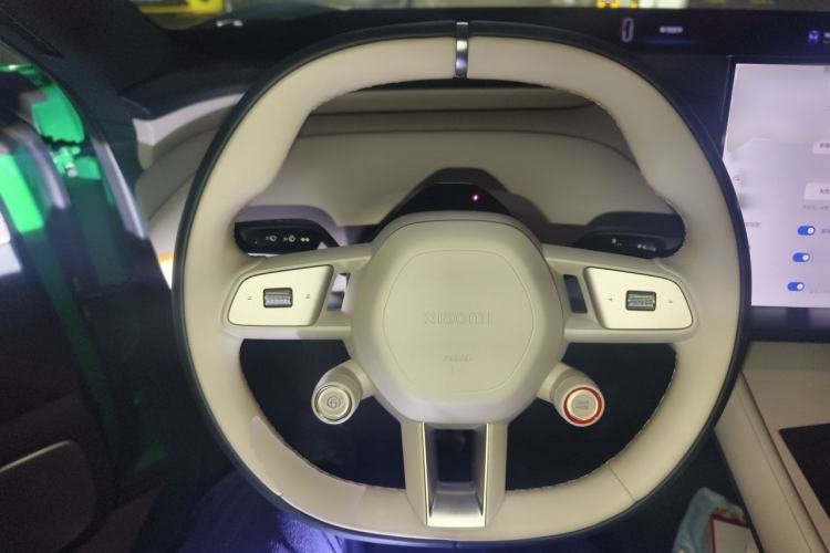 Used Xiaomi Auto YU7 2025 Ultra-Long Range Rear-Wheel Drive Version Steering Wheel