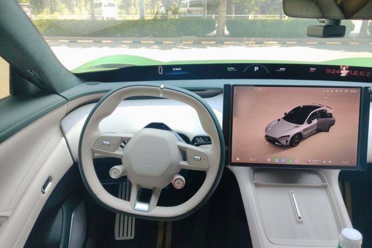 Used Xiaomi Auto YU7 2025 Ultra-Long Range High-Performance All-Wheel-Drive Max Edition Steering Wheel
