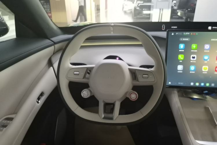 Used Xiaomi Auto YU7 2025 Ultra-Long Range High-Performance All-Wheel-Drive Max Edition Steering Wheel