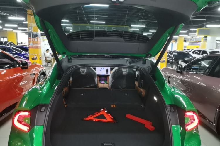 Used Xiaomi Auto YU7 2025 Ultra-Long Range High-Performance All-Wheel-Drive Max Edition Trunk