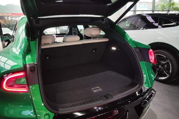 Used Xiaomi Auto YU7 2025 Ultra-Long Range High-Performance All-Wheel-Drive Max Edition Trunk