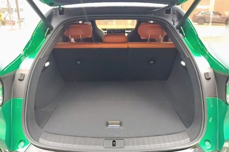 Used Xiaomi Auto YU7 2025 Ultra-Long Range High-Performance All-Wheel-Drive Max Edition Trunk