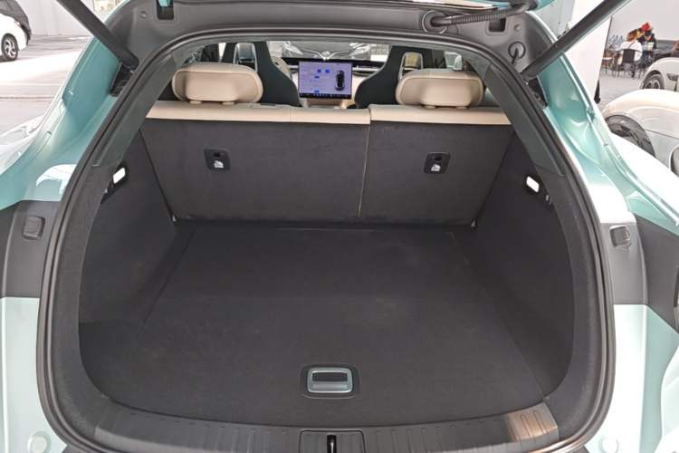 Used Xiaomi Auto YU7 2025 Ultra-Long Range High-Performance All-Wheel-Drive Max Edition Trunk