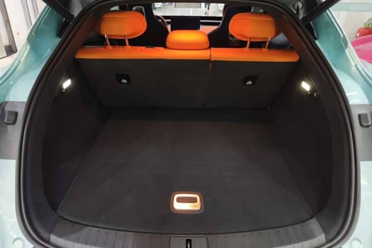 Used Xiaomi Auto YU7 2025 Ultra-Long Range High-Performance All-Wheel-Drive Max Edition Trunk