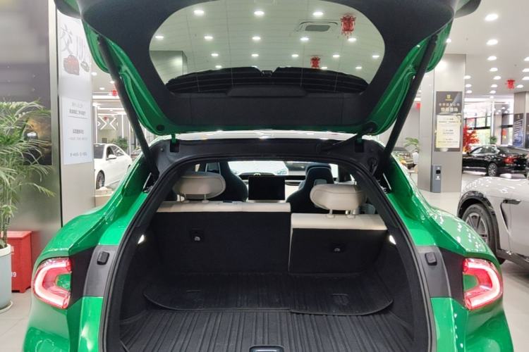 Used Xiaomi Auto YU7 2025 Ultra-Long Range High-Performance All-Wheel-Drive Max Edition Trunk