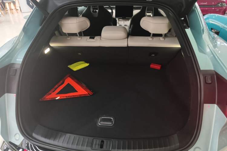 Used Xiaomi Auto YU7 2025 Ultra-Long Range High-Performance All-Wheel-Drive Max Edition Trunk
