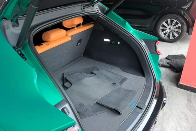 Used Xiaomi Auto YU7 2025 Ultra-Long Range High-Performance All-Wheel-Drive Max Edition Trunk