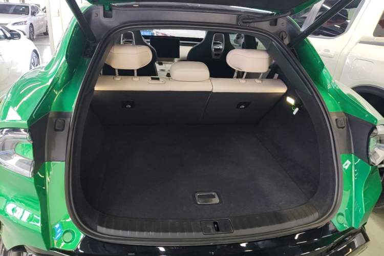 Used Xiaomi Auto YU7 2025 Ultra-Long Range High-Performance All-Wheel-Drive Max Edition Trunk