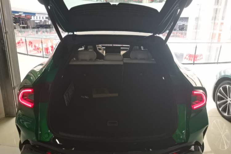 Used Xiaomi Auto YU7 2025 Ultra-Long Range High-Performance All-Wheel-Drive Max Edition Trunk