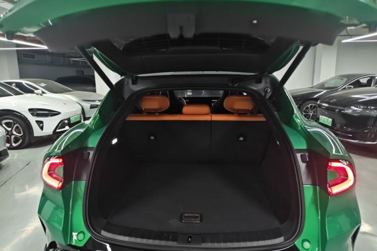 Used Xiaomi Auto YU7 2025 Ultra-Long Range High-Performance All-Wheel-Drive Max Edition Trunk