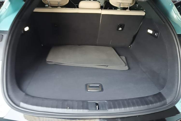 Used Xiaomi Auto YU7 2025 Ultra-Long Range High-Performance All-Wheel-Drive Max Edition Trunk