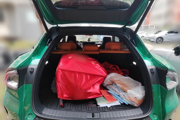 Used Xiaomi Auto YU7 2025 Ultra-Long Range High-Performance All-Wheel-Drive Max Edition Trunk