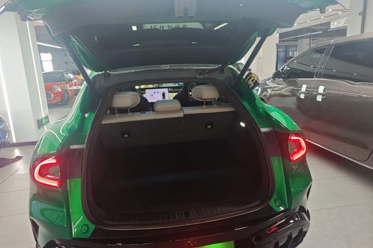 Used Xiaomi Auto YU7 2025 Ultra-Long Range High-Performance All-Wheel-Drive Max Edition Trunk