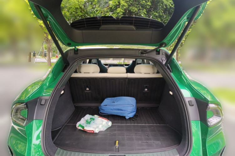 Used Xiaomi Auto YU7 2025 Ultra-Long Range High-Performance All-Wheel-Drive Max Edition Trunk