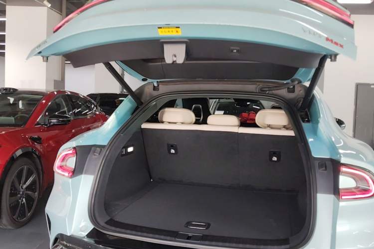 Used Xiaomi Auto YU7 2025 Ultra-Long Range High-Performance All-Wheel-Drive Max Edition Trunk