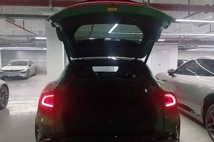 Used Xiaomi Auto YU7 2025 Ultra-Long Range High-Performance All-Wheel-Drive Max Edition Trunk
