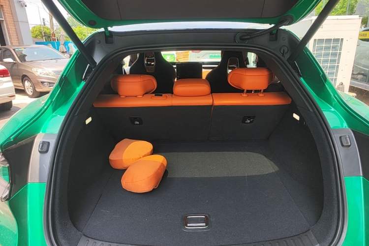 Used Xiaomi Auto YU7 2025 Ultra-Long Range High-Performance All-Wheel-Drive Max Edition Trunk