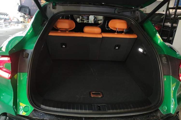 Used Xiaomi Auto YU7 2025 Ultra-Long Range High-Performance All-Wheel-Drive Max Edition Trunk