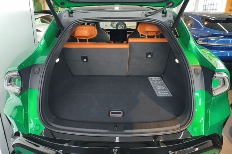 Used Xiaomi Auto YU7 2025 Ultra-Long Range High-Performance All-Wheel-Drive Max Edition Trunk