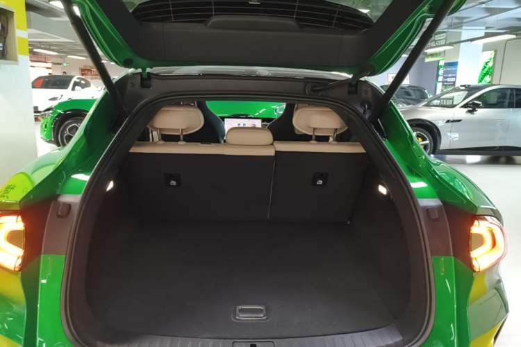 Used Xiaomi Auto YU7 2025 Ultra-Long Range High-Performance All-Wheel-Drive Max Edition Trunk