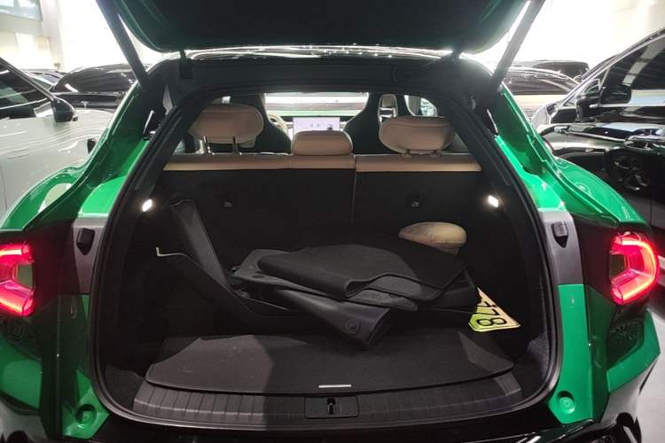 Used Xiaomi Auto YU7 2025 Ultra-Long Range High-Performance All-Wheel-Drive Max Edition Trunk