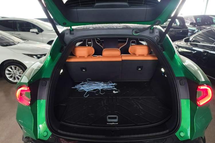 Used Xiaomi Auto YU7 2025 Ultra-Long Range High-Performance All-Wheel-Drive Max Edition Trunk