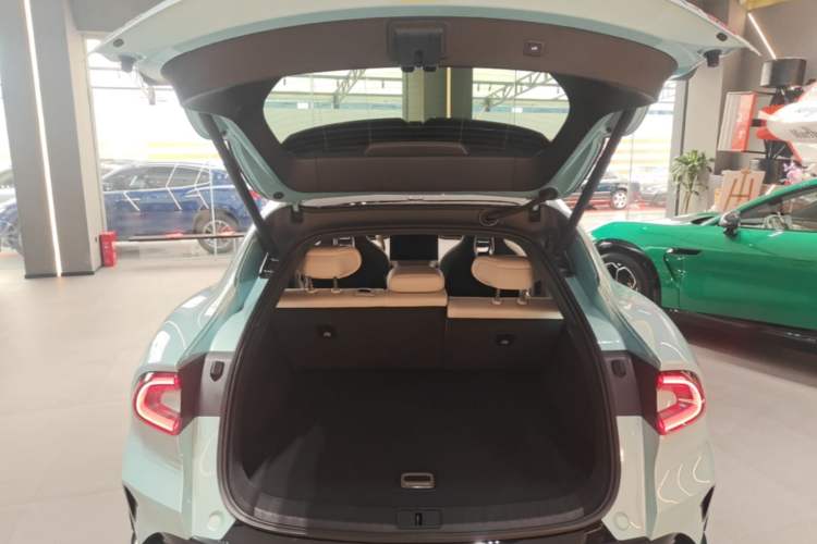 Used Xiaomi Auto YU7 2025 Ultra-Long Range High-Performance All-Wheel-Drive Max Edition Trunk