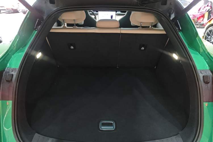 Used Xiaomi Auto YU7 2025 Ultra-Long Range High-Performance All-Wheel-Drive Max Edition Trunk