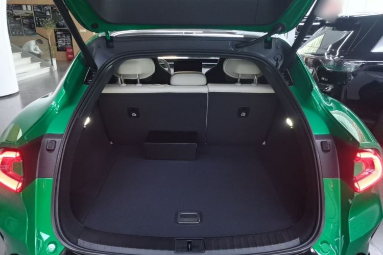 Used Xiaomi Auto YU7 2025 Ultra-Long Range High-Performance All-Wheel-Drive Max Edition Trunk