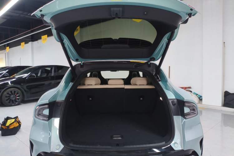 Used Xiaomi Auto YU7 2025 Ultra-Long Range High-Performance All-Wheel-Drive Max Edition Trunk