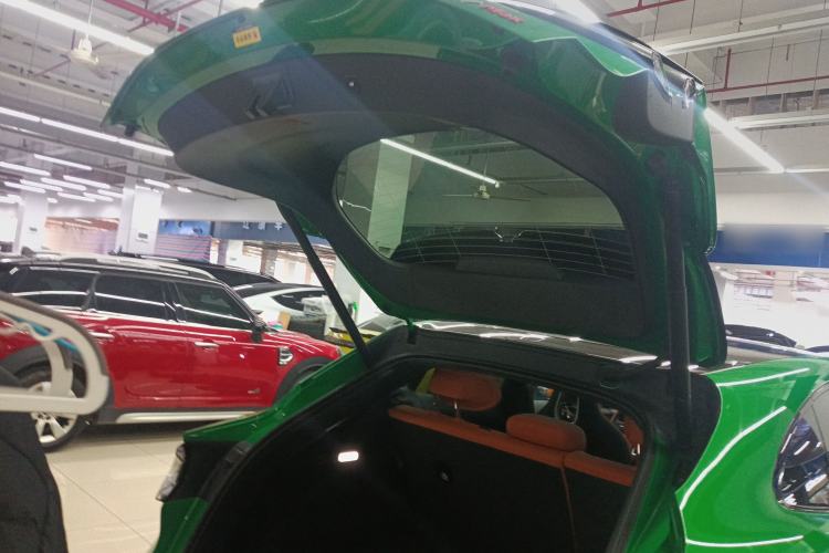 Used Xiaomi Auto YU7 2025 Ultra-Long Range High-Performance All-Wheel-Drive Max Edition Trunk