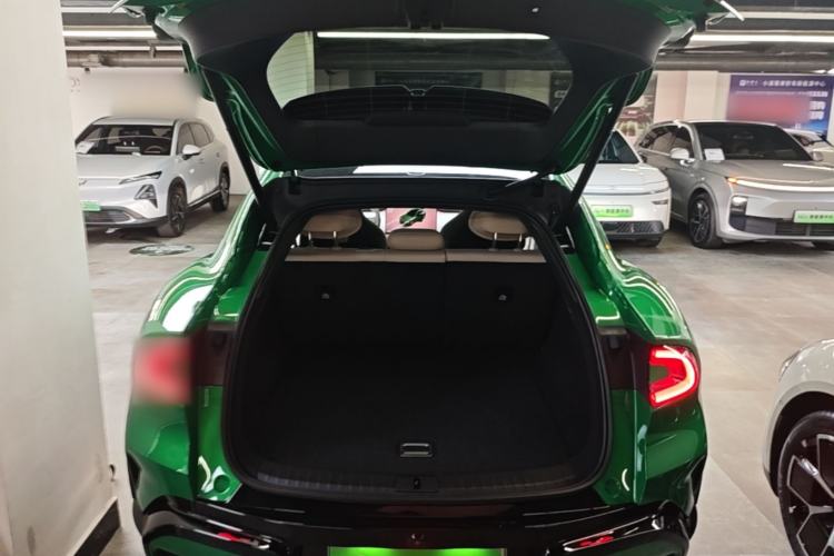 Used Xiaomi Auto YU7 2025 Ultra-Long Range High-Performance All-Wheel-Drive Max Edition Trunk