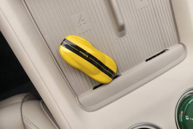 Used Xiaomi Auto YU7 2025 Ultra-Long Range High-Performance All-Wheel-Drive Max Edition Vehicle Key