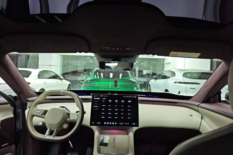 Used Xiaomi Auto YU7 2025 Ultra-Long Range High-Performance All-Wheel-Drive Max Edition Headliner