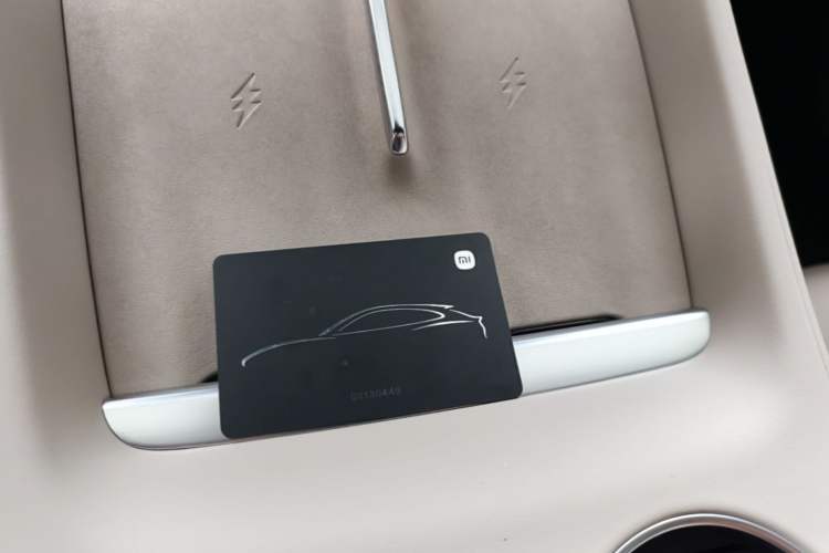 Used Xiaomi Auto YU7 2025 Ultra-Long Range High-Performance All-Wheel-Drive Max Edition Interior 1