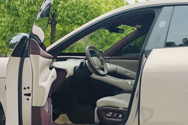 Used Xiaomi Auto YU7 2025 Ultra-Long Range High-Performance All-Wheel-Drive Max Edition Interior 2